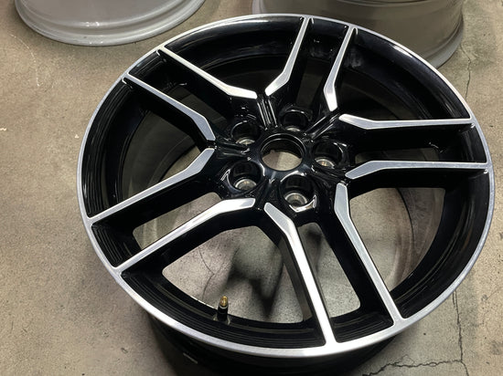 One 2022 Ford Mustang GT Factory 18 Wheel Rim EJR3C1007BA OEM 10157