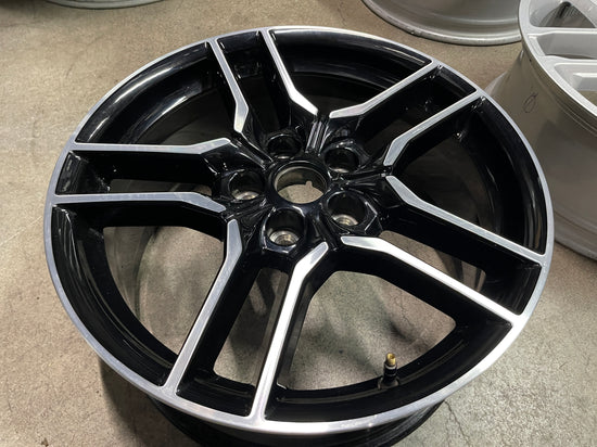 One 2023 Ford Mustang GT Factory 18 Wheel Rim EJR3C1007BA OEM 10157