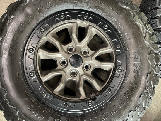 Sold Five Jeep Wrangler Rubicon Gladiator Factory 17" Wheels Tires OEM 9304 Rims Bead lock