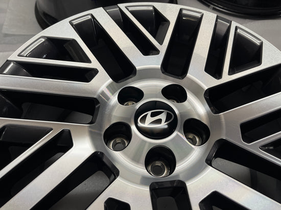 Sold (1) One 2026 Hyundai Palisade Factory 18 Wheel OEM Rim 52910-P9110