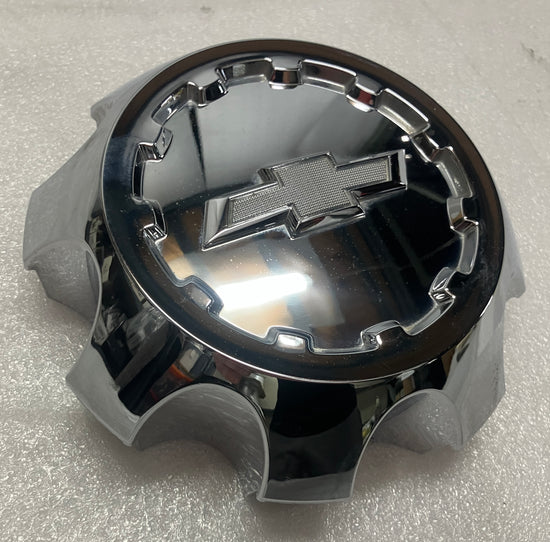 Single OEM Chevrolet Chrome Factory Center Cap for Silverado 2500 22910734 5705