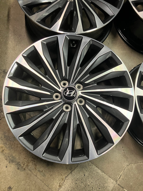 Sold Four 2025 Hyundai Palisade Calligraphy Factory 20 Wheels Oem 71048 Rims 52910S8820
