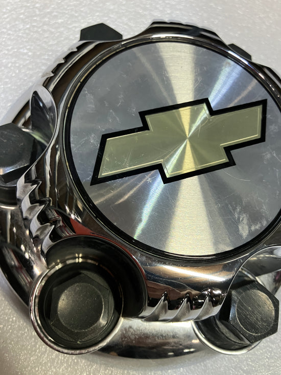 08252096 One Single OEM Chevrolet 1500 Chrome center cap for steel wheels