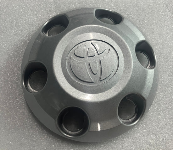 One Single OEM Toyota Tacoma center cap for 16" silver steel 4260B-04010 wheel