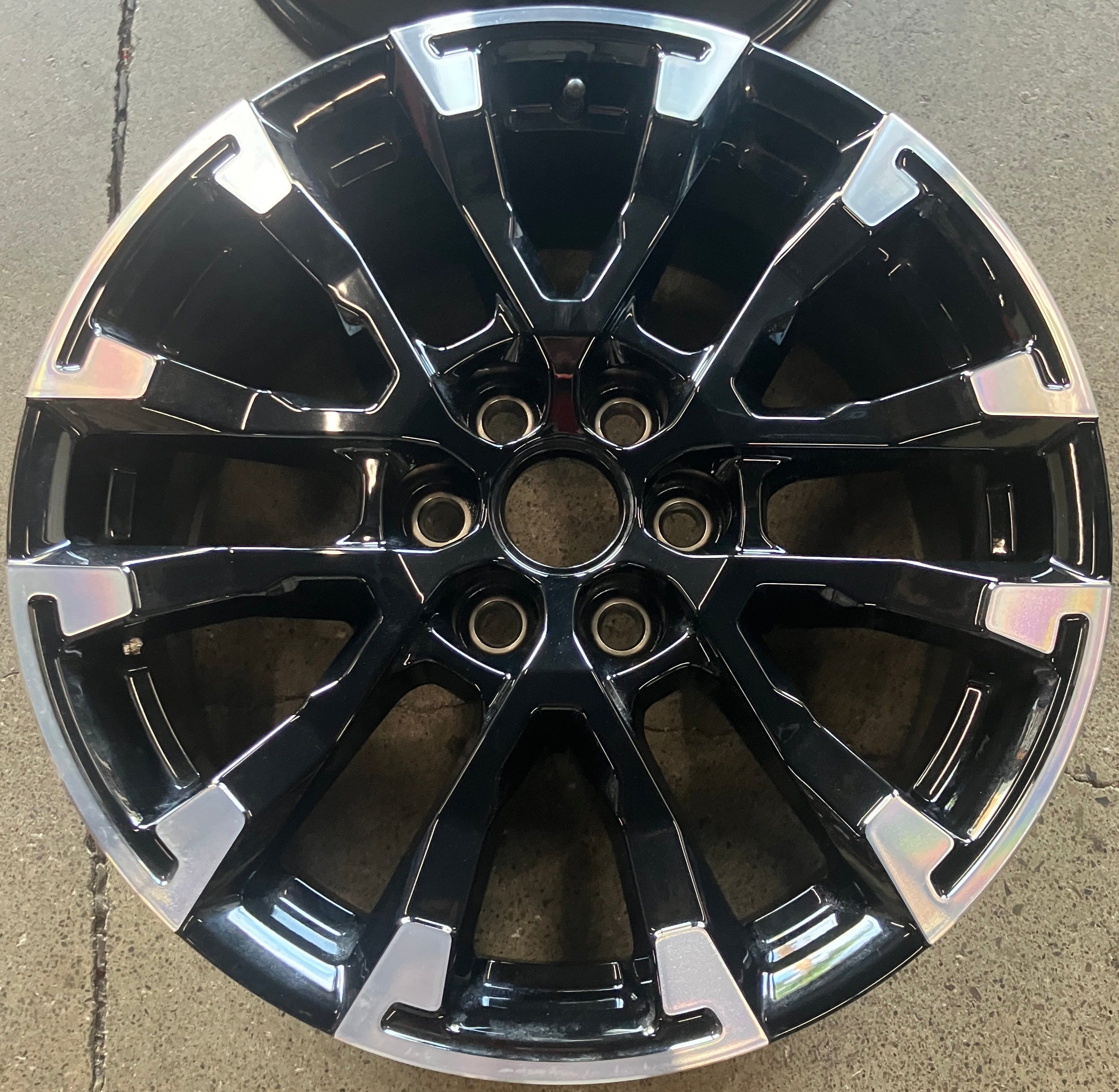 One 2024 2025 Chevy Traverse Factory 18 Wheel TPMS OEM 14154 Rim