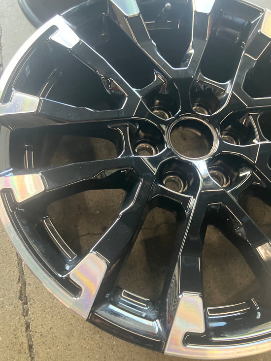 One 2024 2025 Chevy Traverse Factory 18 Wheel TPMS OEM 14154 Rim 84886617 Black