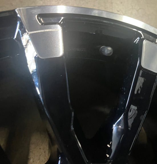 Single (1) 20234 2025 Chevy Traverse Factory 18 Wheel TPMS OEM 14154 Rim 84886617 Black