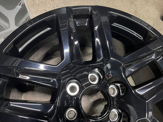 1) 2025 Chevy Silverado LTZ Factory 20 Wheel OEM 5913 Rim Tahoe Black 23377017