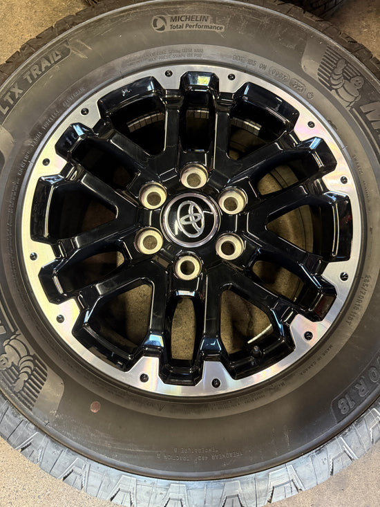 2025 Toyota Tundra TSS 18 Wheels Tires Rims 95407 OEM Black Michelin 265/70/18