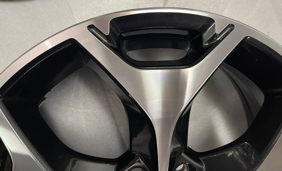 Single (1) 2014 - 2018 Subaru Forester Factory 18 Wheel OEM Rim Black machined