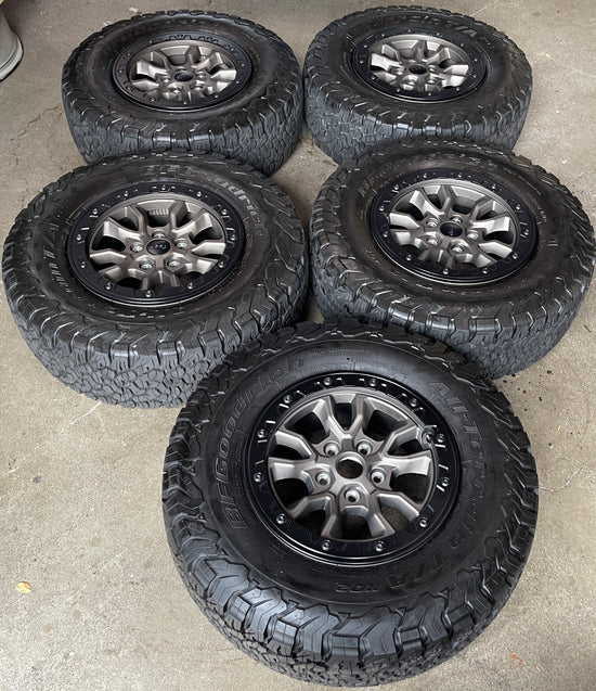 Sold Five Jeep Wrangler Rubicon Gladiator Factory 17" Wheels Tires OEM 9304 Rims Bead lock