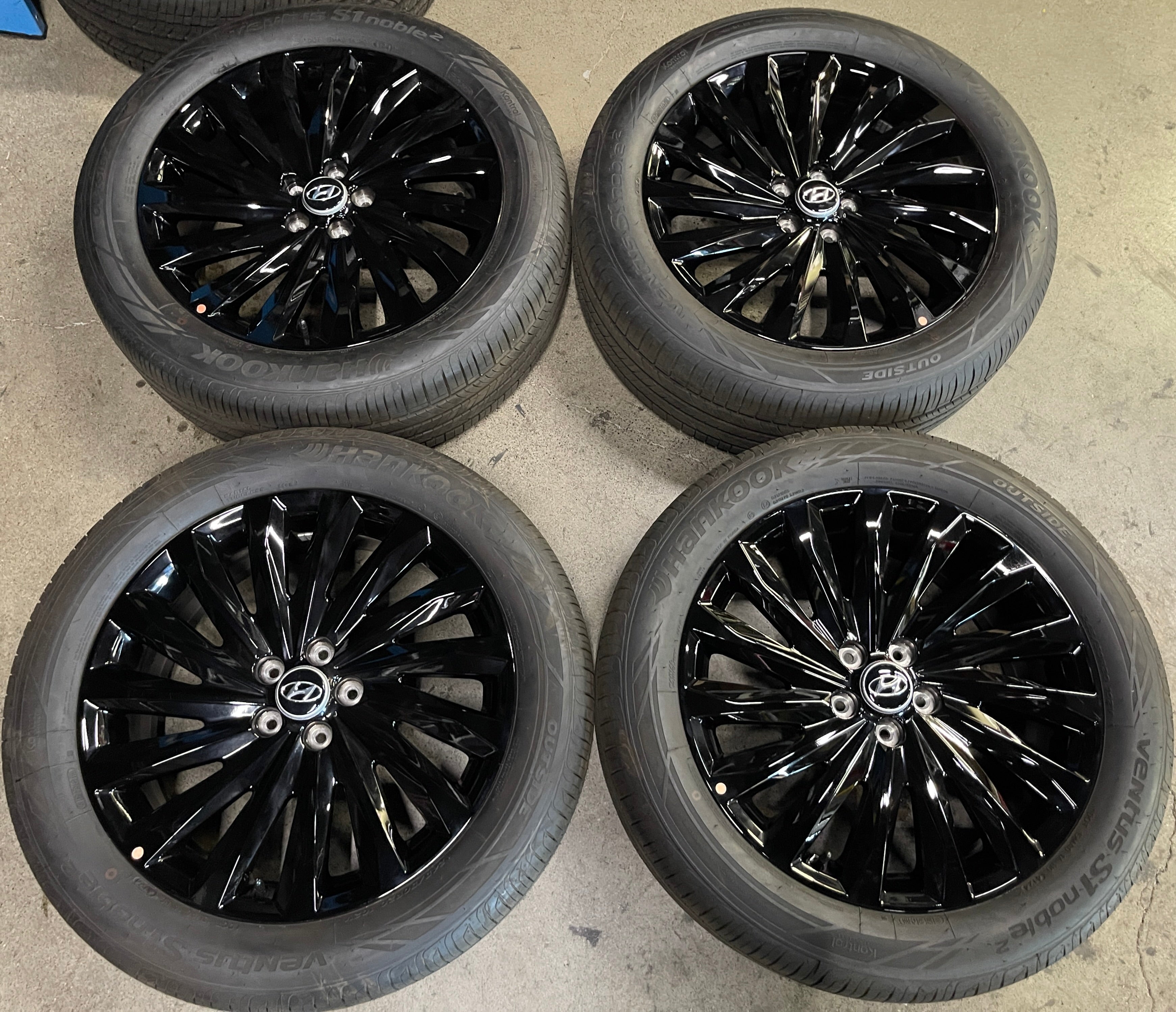 2025 Hyundai Palisade Calligraphy OEM Wheel & Tire 20x7.5 +49.5 Gloss ...