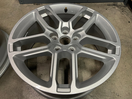 One 2025 Ford Explorer Factory 18" Wheel OEM Rim RB5C1007B1A