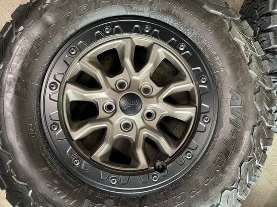 Sold Five Jeep Wrangler Rubicon Gladiator Factory 17" Wheels Tires OEM 9304 Rims Bead lock