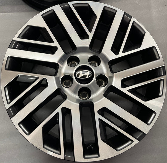 Sold (1) One 2026 Hyundai Palisade Factory 18 Wheel OEM Rim 52910-P9110