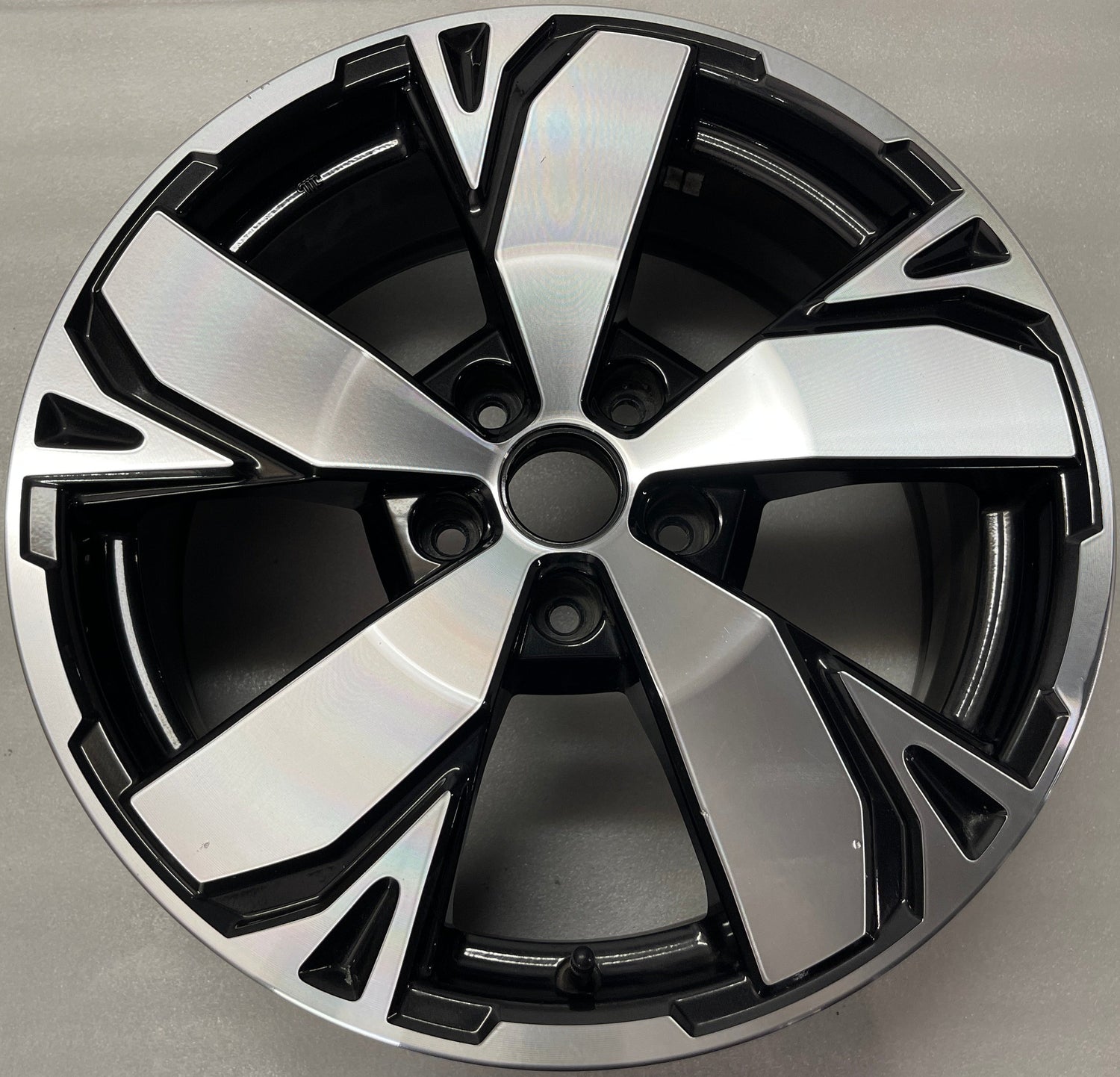 2014 2015 2016 2017 2018 Subaru Forester OEM 18 inch Machined Gray Wheel Rim 28111SJ070 68868