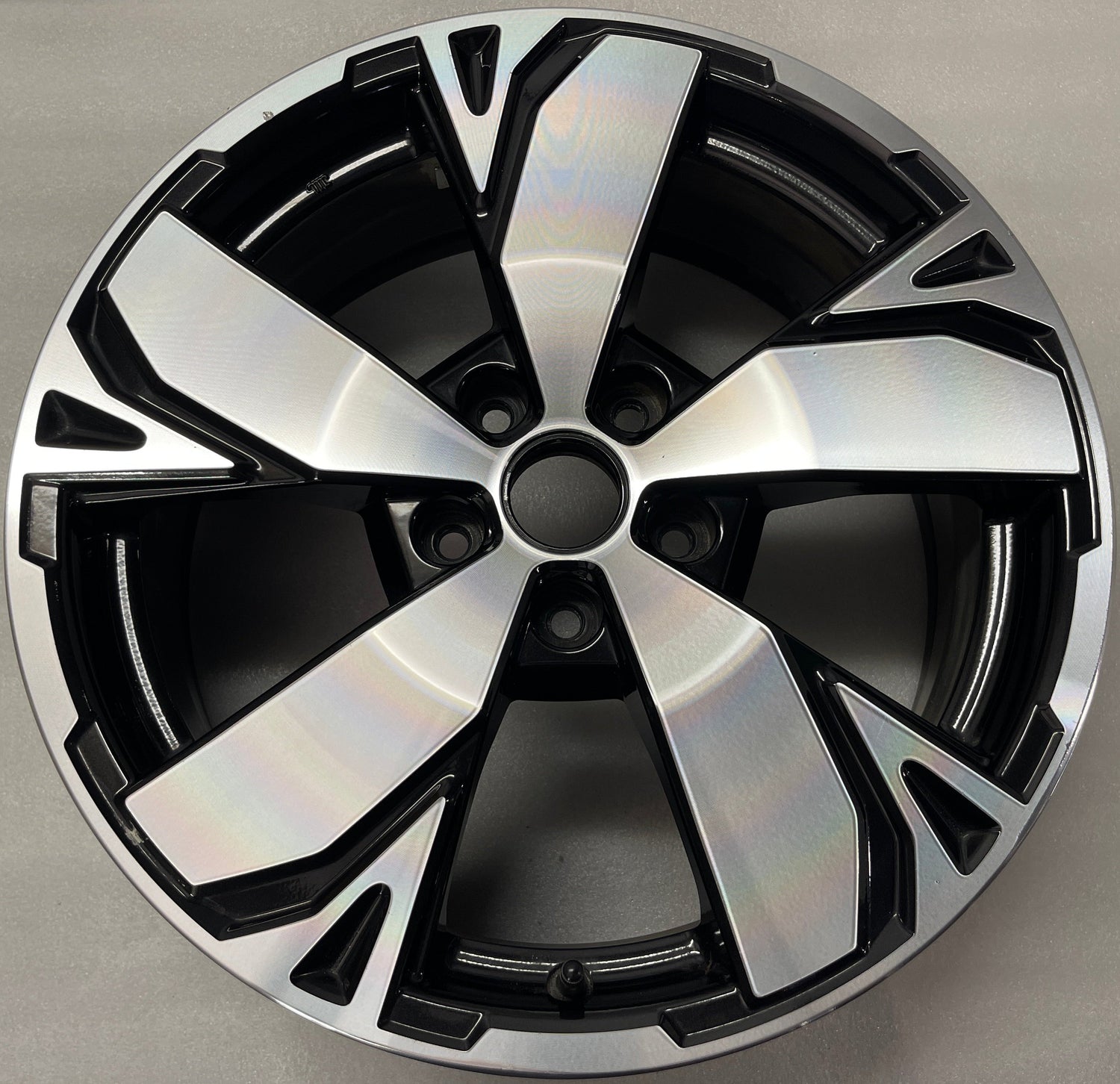 2014 2015 2016 2017 2018 Subaru Forester OEM 18 inch Machined Gray Wheel Rim 28111SJ070 68868