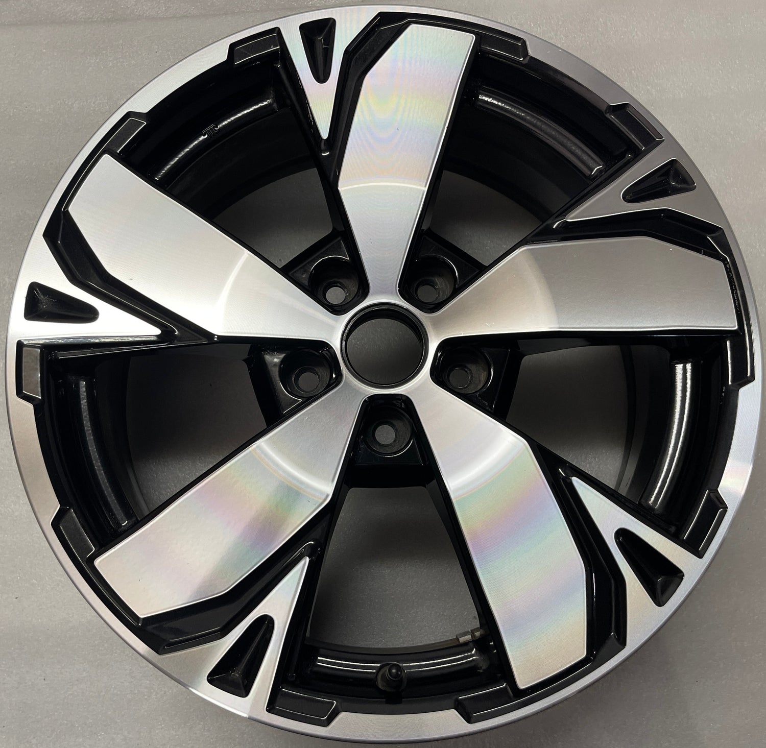 2014-2018 Subaru Forester OEM 18" Machined Gray Wheel Rim Single 28111SJ070 68868