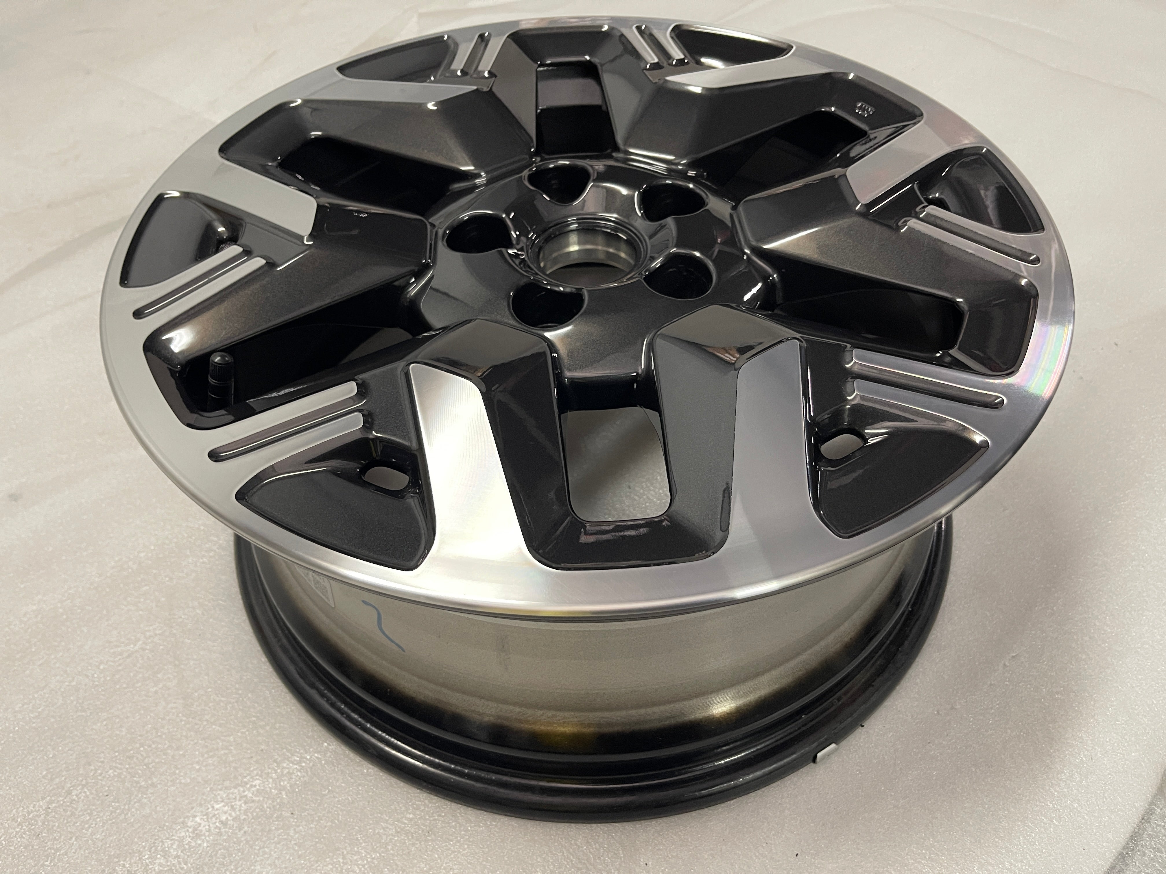 2025-2026 Subaru Forester OEM Wheel Rim 17x7 +48 Machined Face