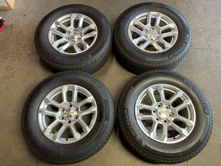 2026 Chevy Silverado Tahoe Suburban 1500 Factory 18 Silver Wheel Rim Tire Set of 4 OEM
