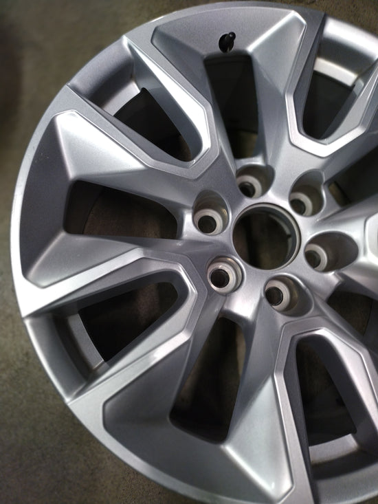 One (1) 2023 Chevy Silverado LTZ Factory 20 Wheel OEM Rim 5916 Tahoe Suburban Silver