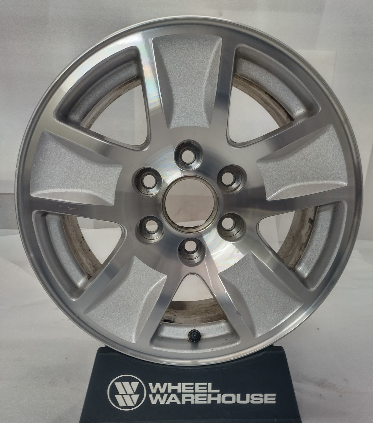 2014-2019 GMC Sierra 1500, Chevrolet Silverado 1500 and Tahoe OEM 17x8 machined face with silver pockets Wheel Rim, single used wheel, OEM 23173537, 20937960, 84711928, interchange 5657
