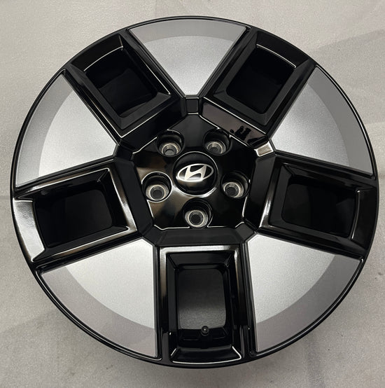 2024-2026 Hyundai Santa Fe OEM 18 inch Black Silver Wheel Rim Single
