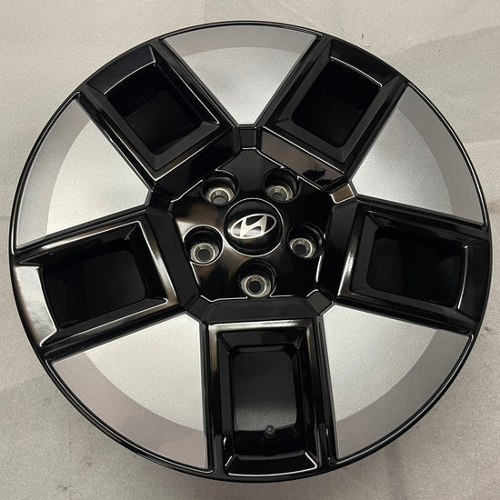 2024-2026 Hyundai Santa Fe OEM 18 inch Black Silver Wheel Rim Single
