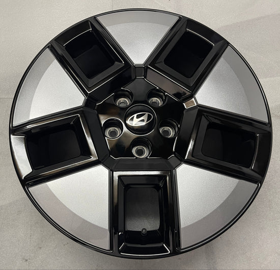 2024-2026 Hyundai Santa Fe OEM 18 inch Black Silver Wheel Rim Single

