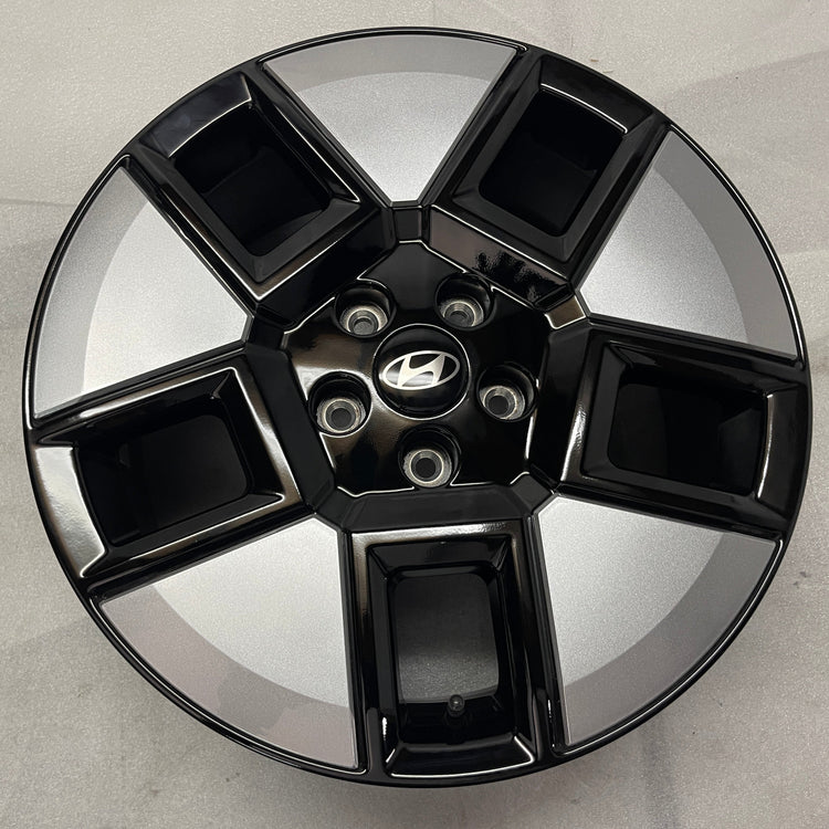 2024-2026 Hyundai Santa Fe OEM 18 inch Black Silver Wheel Rim Single
