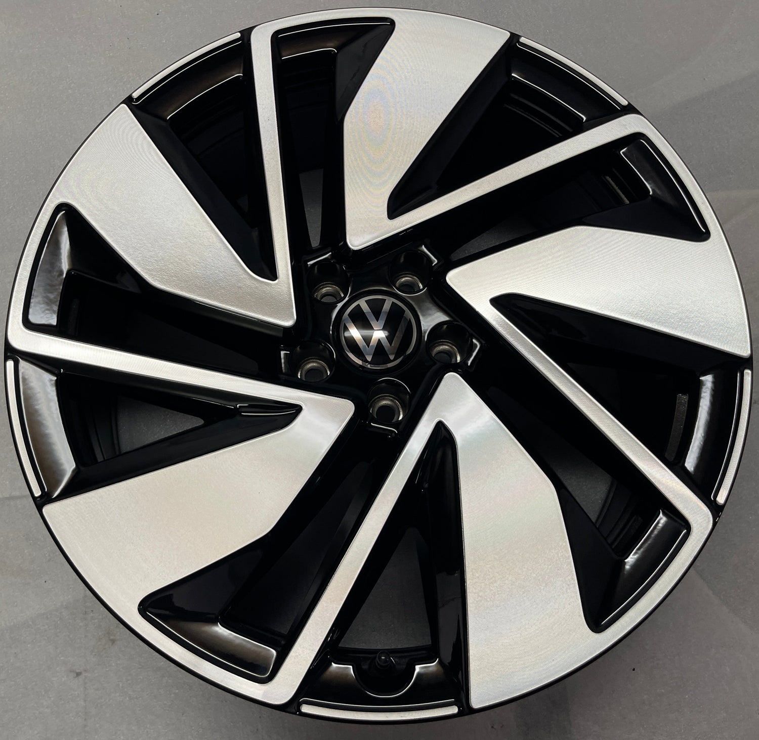 2024-2026 Volkswagen Atlas Factory 20" Black Machined Wheel Rim Single OEM Original | 3QF601025AC 95720 70115
