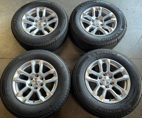 2024-2026 Chevy Silverado Tahoe Suburban 1500 OEM 18x8.5 Silver Wheel Rim Tire Set of 4 – Michelin 265/65R18 – Part 84775274
