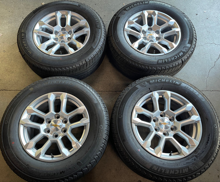 2024-2026 Chevy Silverado Tahoe Suburban 1500 OEM 18x8.5 Silver Wheel Rim Tire Set of 4 – Michelin 265/65R18 – Part 84775274
