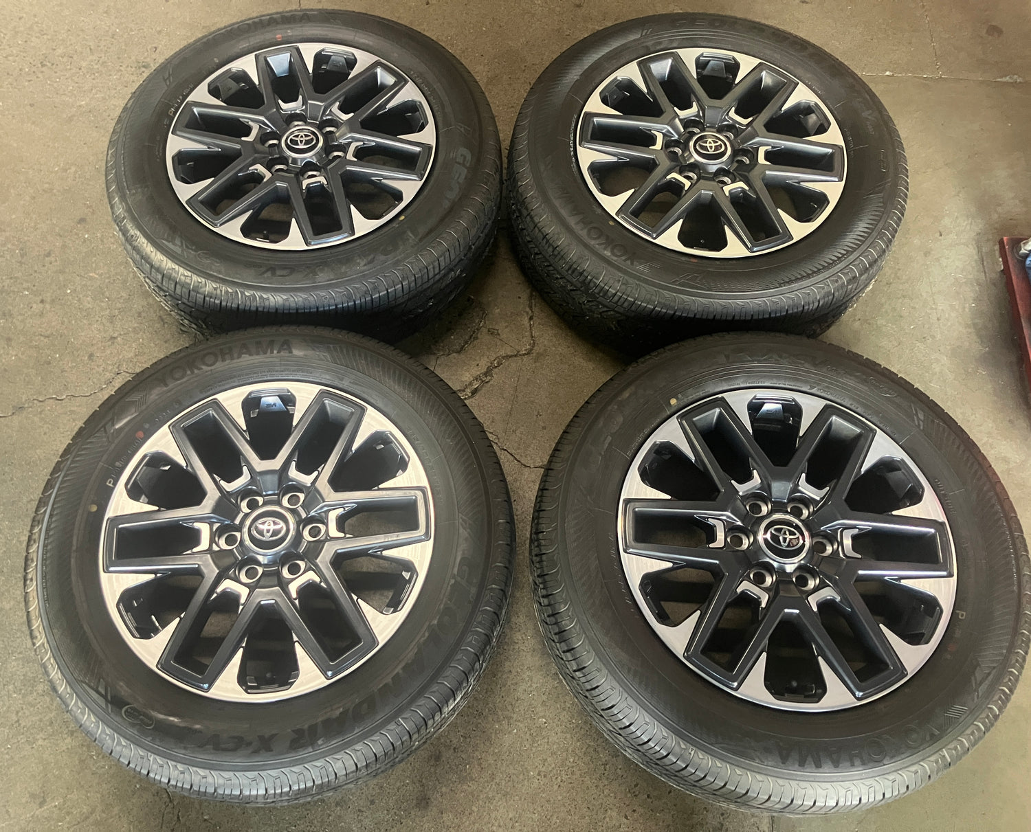 2022-2025 Toyota Tundra OEM 20" Machined Face Wheel Rim Tire Set of 4 Yokohama Geolandar X-CV 265/60R20 PT946-34220
