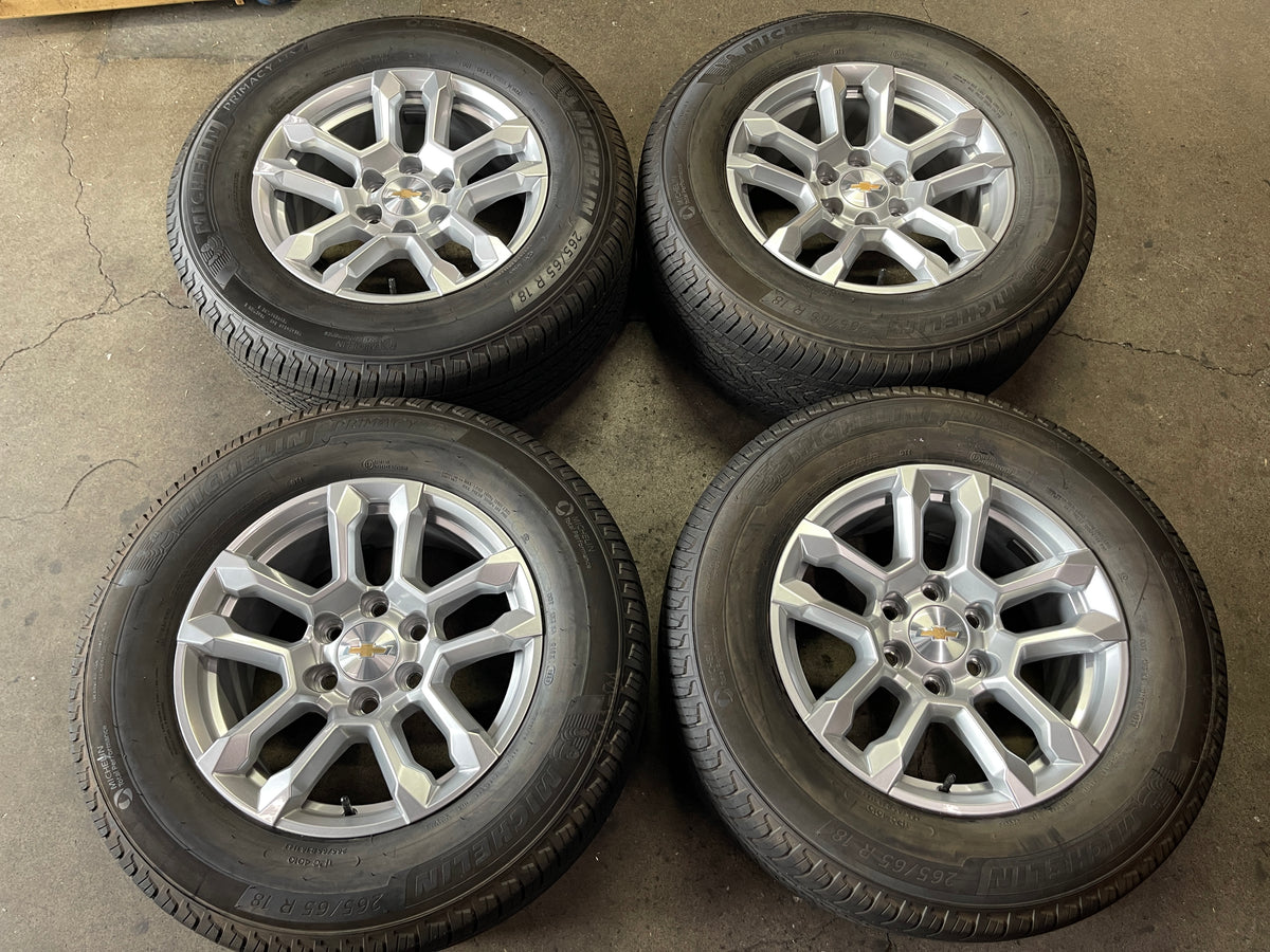 2024-2026 Chevy Silverado Tahoe Suburban 1500 18 inch Silver OEM Wheel Rim Tire Set of 4, 84775274, Interchange 14091, Michelin Primacy LTX DT2 265/65R18
