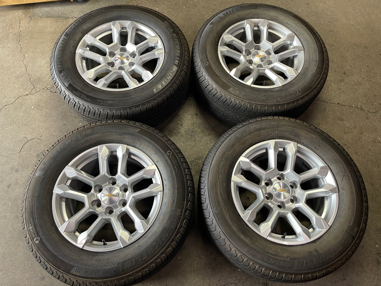 2024-2026 Chevy Silverado Tahoe Suburban 1500 18 inch Silver OEM Wheel Rim Tire Set of 4, 84775274, Interchange 14091, Michelin Primacy LTX DT2 265/65R18
