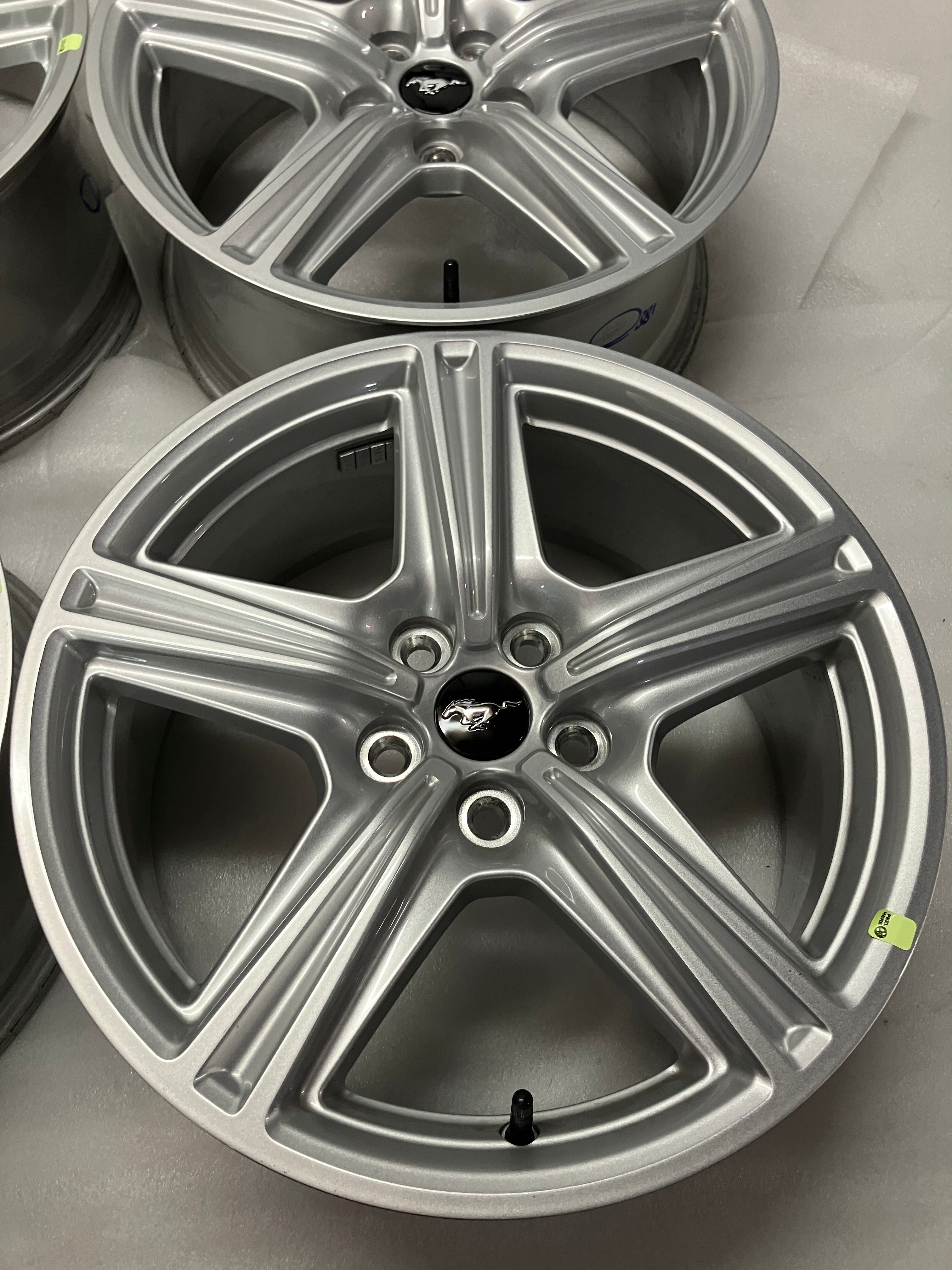 2025-2026 Ford Mustang GT OEM Wheels & Tires 18x8 +40 Silver