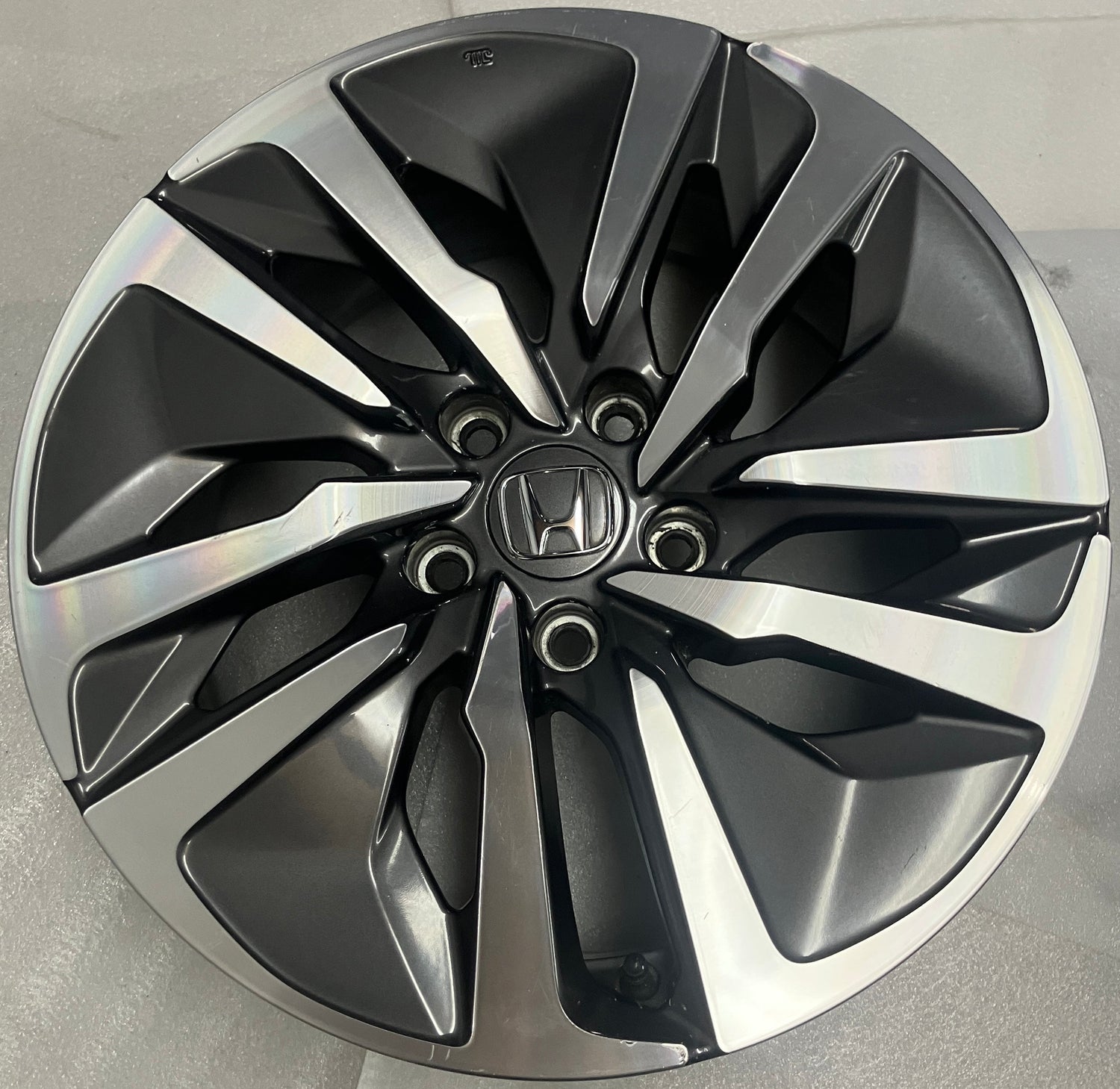 2018 2019 2020 2021 2022 Honda Accord OEM 17 inch Machined Gray Wheel Rim 42800TWAAA1 63141