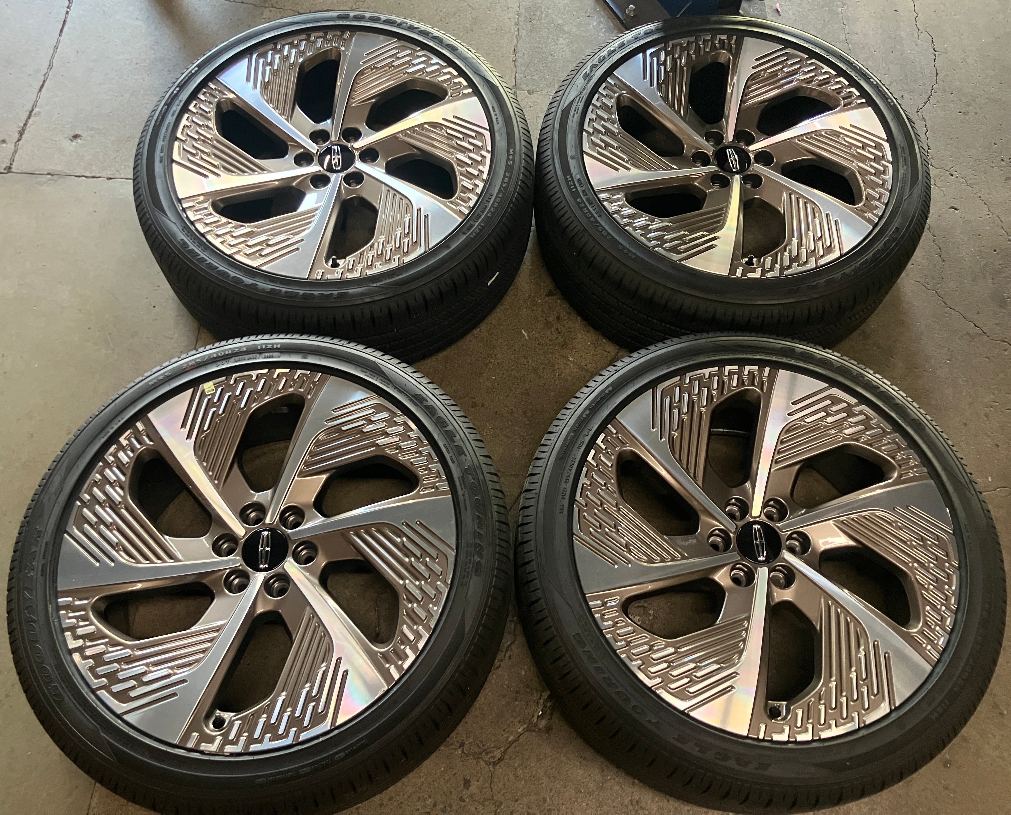 2026 Lincoln Navigator OEM Wheels & Tires 24x9.5 +40 Machined Face