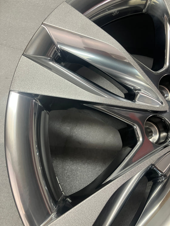 Sold One 2022-2025 Toyota Sienna Factory 18 Wheel Rim 75283 OE 4260D08020 Chrome Clad