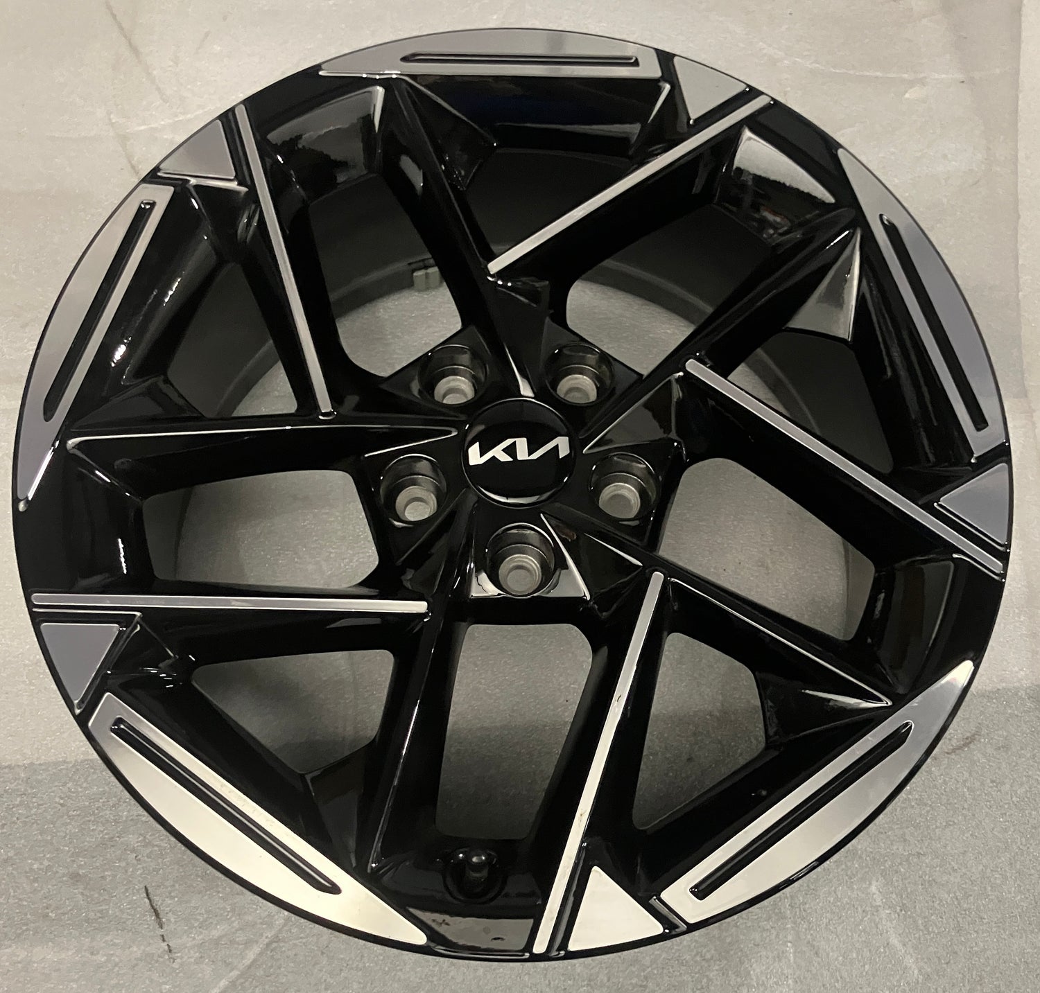 2025 2026 Kia K4 OEM 18" Black Machined Wheel Rim 18x8 5x114.3 +56mm | 52910GG300