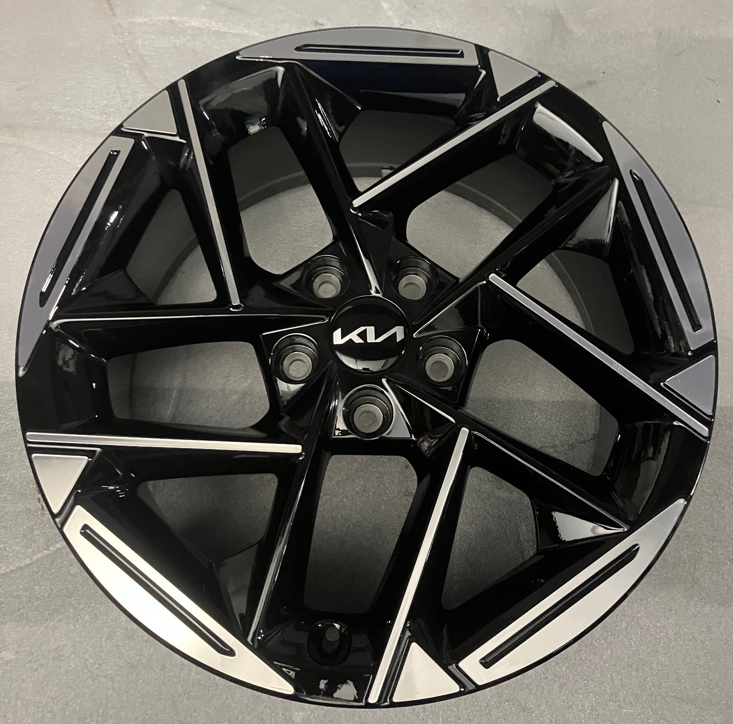 2025 2026 Kia K4 OEM 18" Black Machined Wheel Rim 18x8 5x114.3 +56mm | 52910GG300 74732