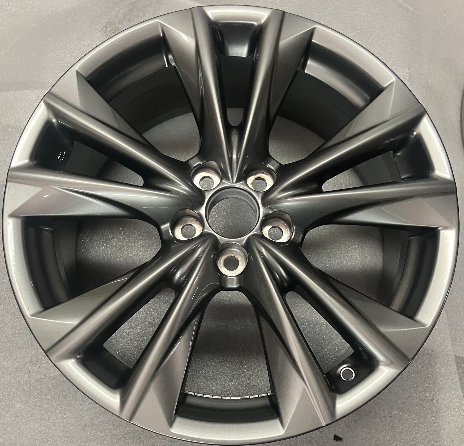 OEM Lexus ES250 ES350 19" Hyper Silver Wheel Rim — Face View
