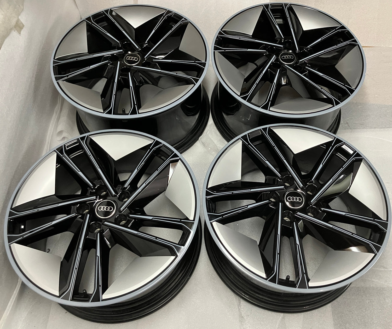 2021-2025 Audi RS e-tron GT OEM Factory 21" Black Silver Staggered Wheel Set of 4 | 21x9.5 / 21x11.5 | 5x130
