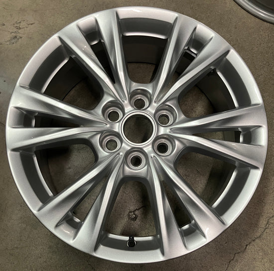 Single 1) 2023 Cadillac XT5 Factory 18 Wheel OEM 4870 Rim 84180450 84180797 Silver