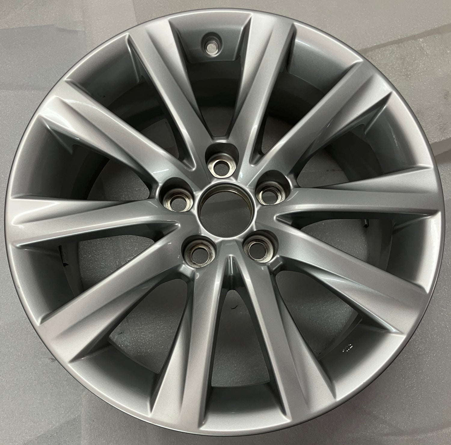 OEM Lexus IS200T IS250 IS300 IS350 17" Silver Wheel Rim — Face View
