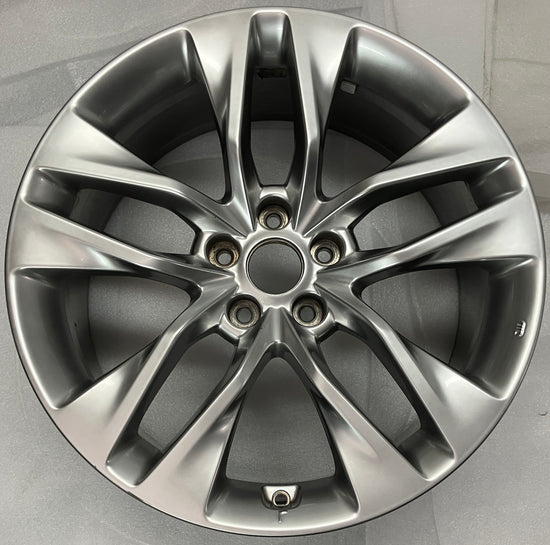 OEM Hyundai Genesis Coupé 19" Hyper Silver Wheel Rim — Face View