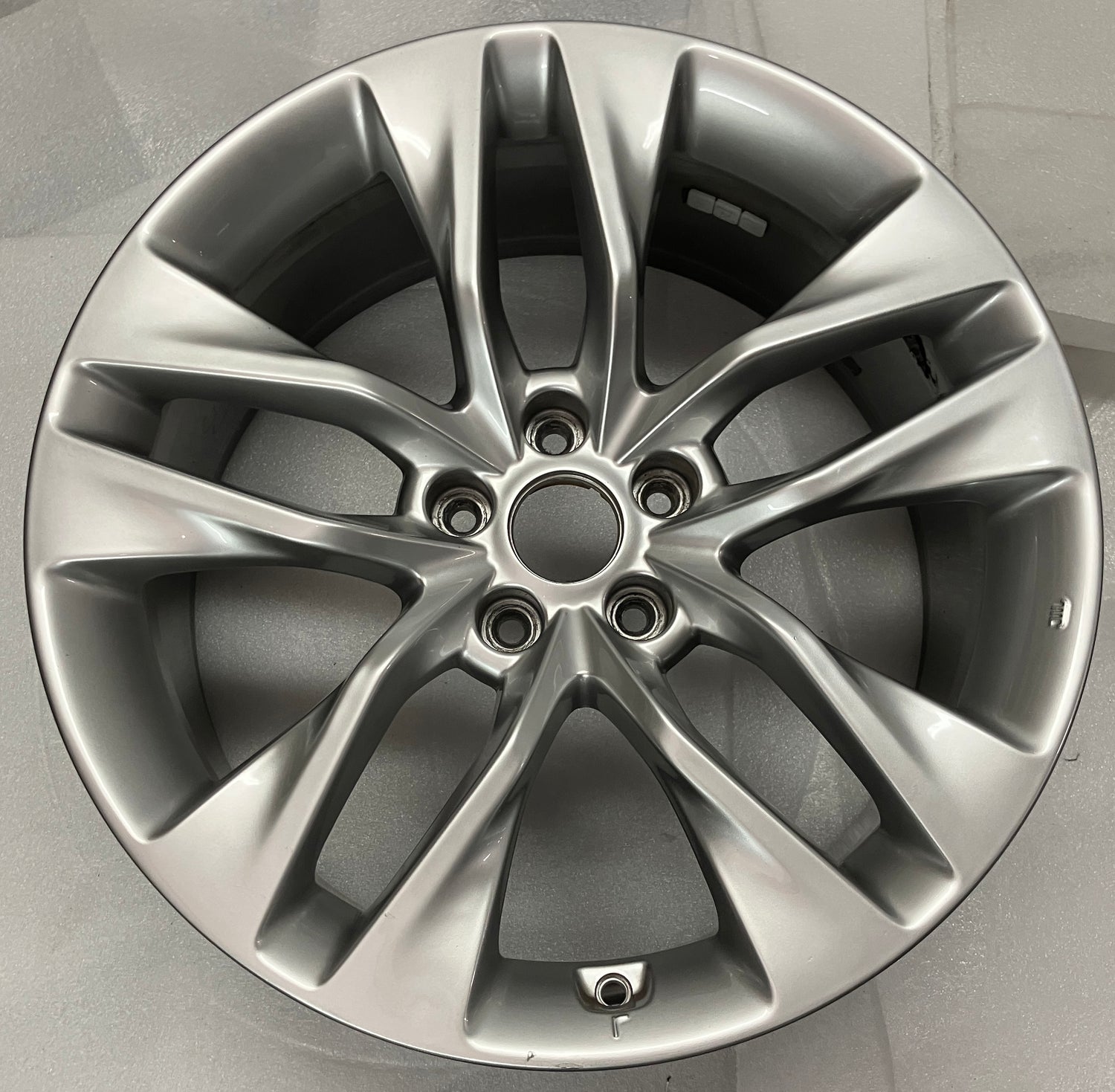 OEM Hyundai Genesis Coupé 19" Hyper Silver Wheel Rim — Face View