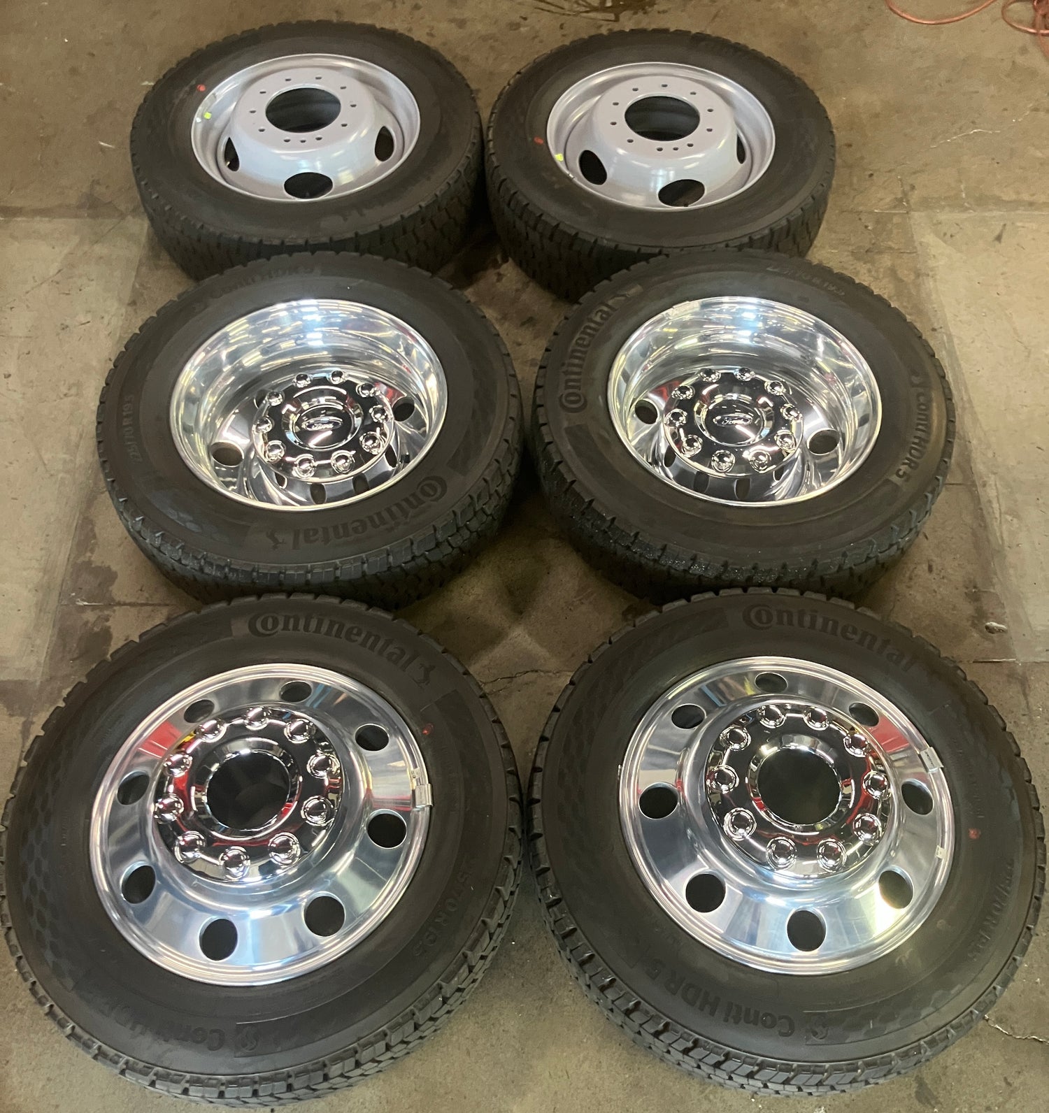 SoCal Wheels - 2025 Ford F-450 F-550 Dually OEM 19.5" Polished Wheel Rim Tire Set of 6 Take-Off | 5C3Z1007JA 10714
