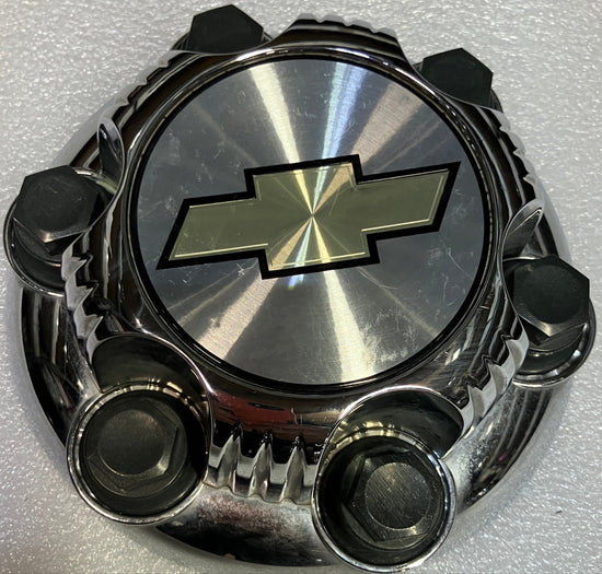 08252096 One Single OEM Chevrolet 1500 Chrome center cap for steel wheels